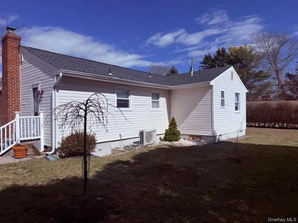 16 Magee Drive Southampton NY 11968