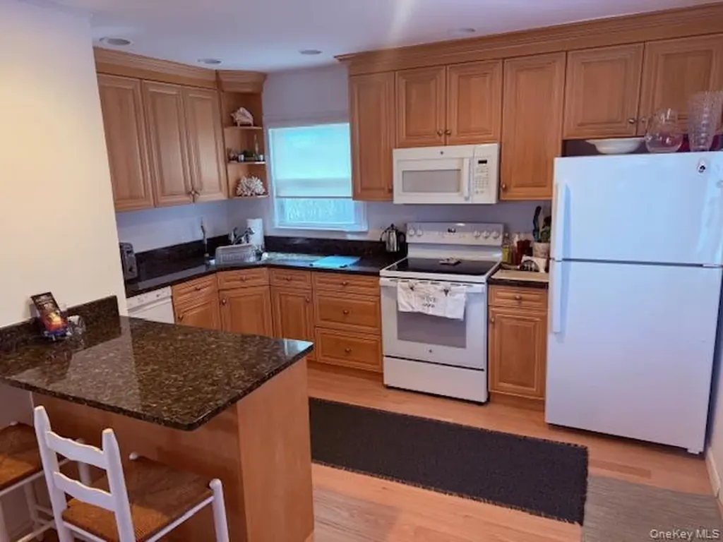 16 Magee Drive Southampton NY 11968