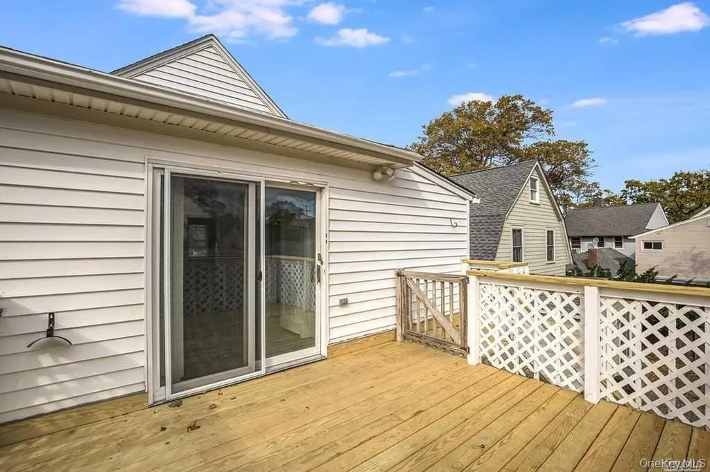 75 Maxwell Avenue Oyster Bay NY 11771