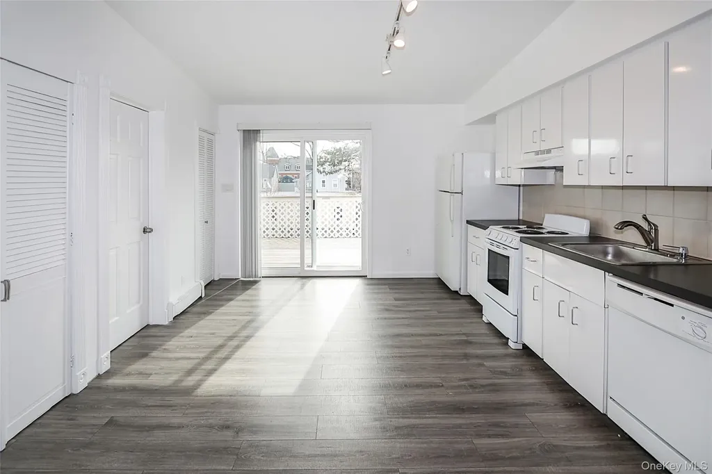 75 Maxwell Avenue Oyster Bay NY 11771