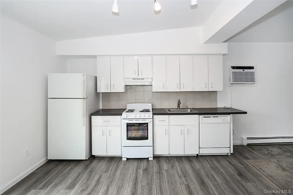 75 Maxwell Avenue Oyster Bay NY 11771