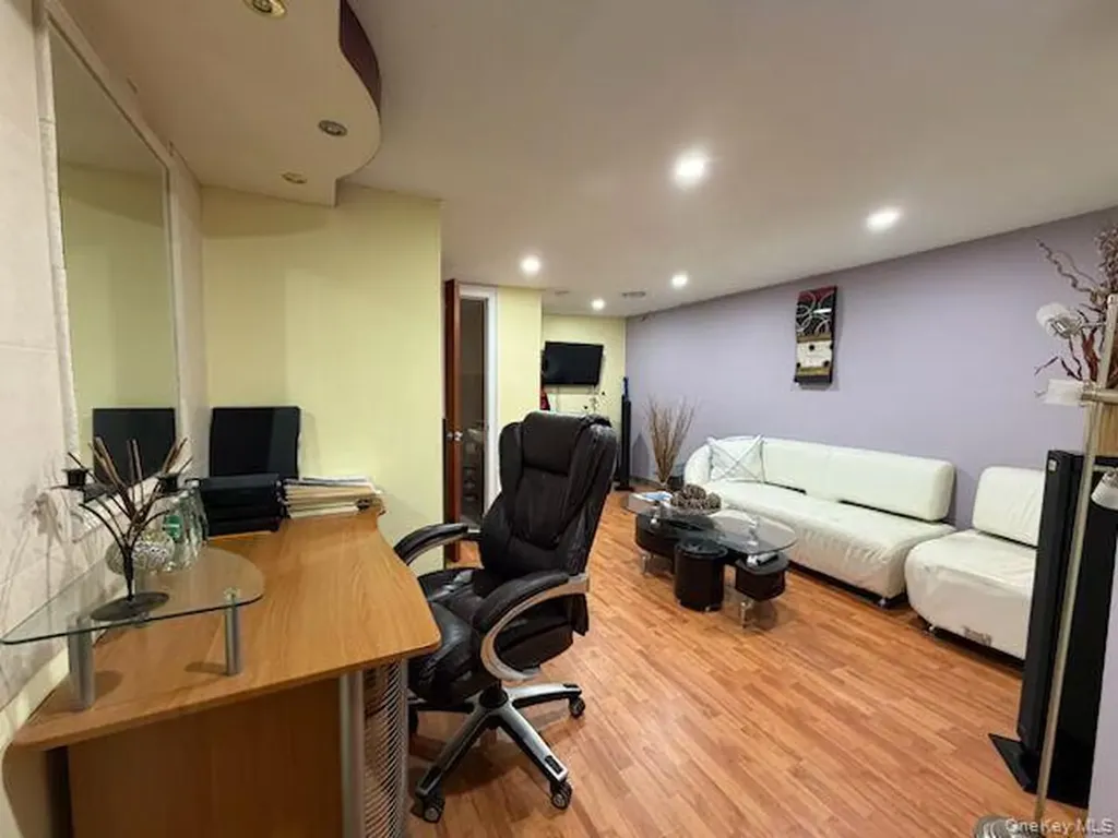 6075 Eliot Avenue Maspeth NY 11378