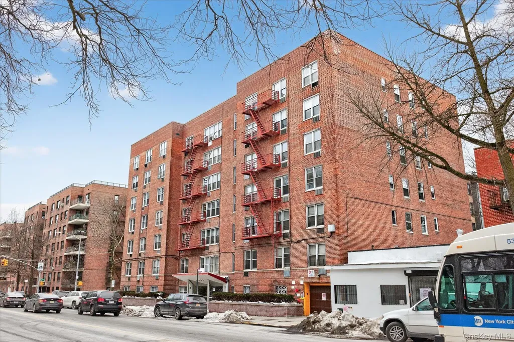 6535 Broadway Bronx NY 10471