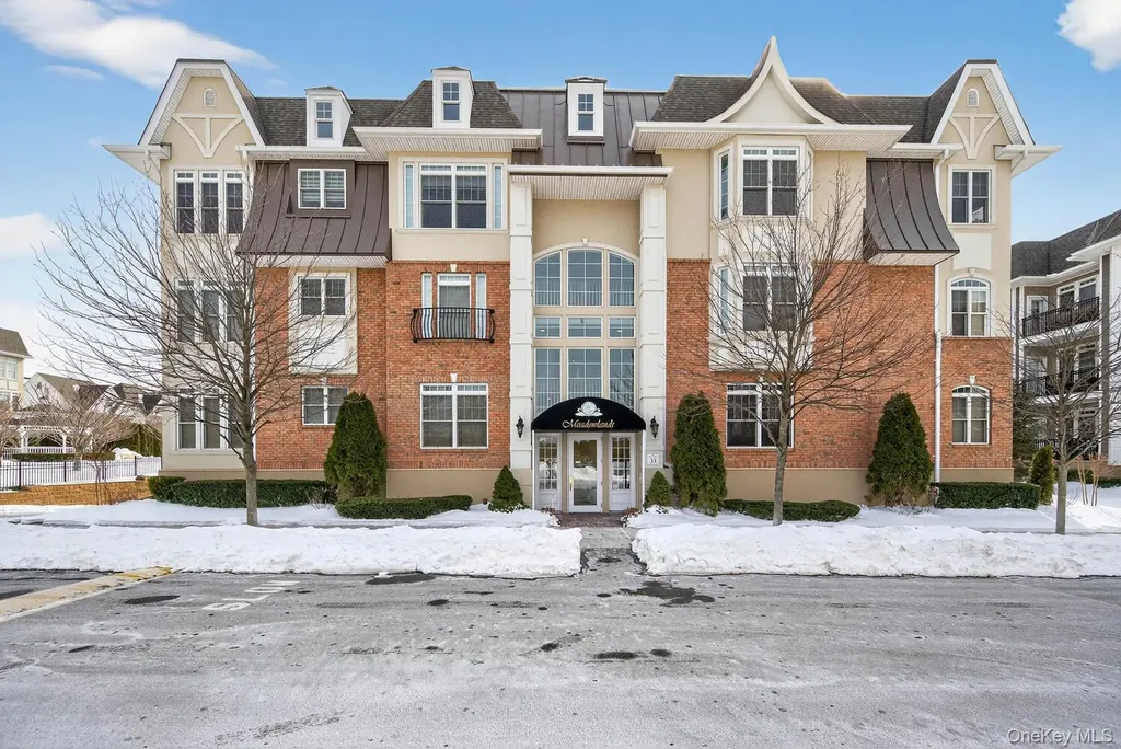 366 Roosevelt Way Westbury NY 11590