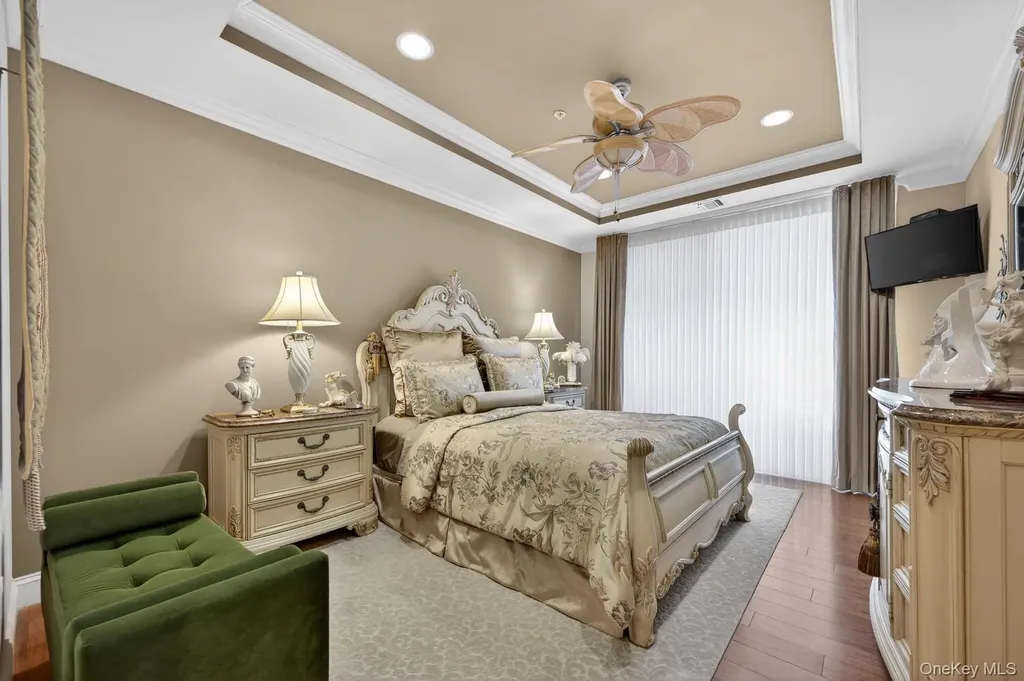 366 Roosevelt Way Westbury NY 11590