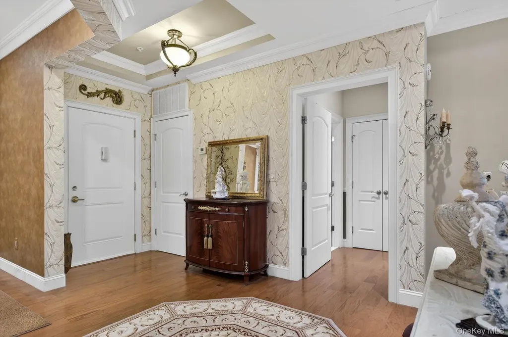 366 Roosevelt Way Westbury NY 11590