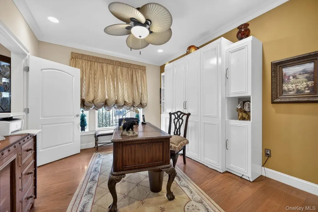 366 Roosevelt Way Westbury NY 11590
