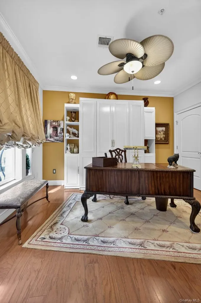 366 Roosevelt Way Westbury NY 11590