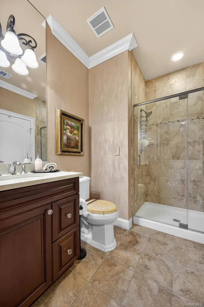 366 Roosevelt Way Westbury NY 11590