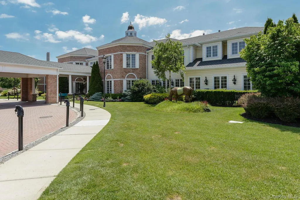 366 Roosevelt Way Westbury NY 11590