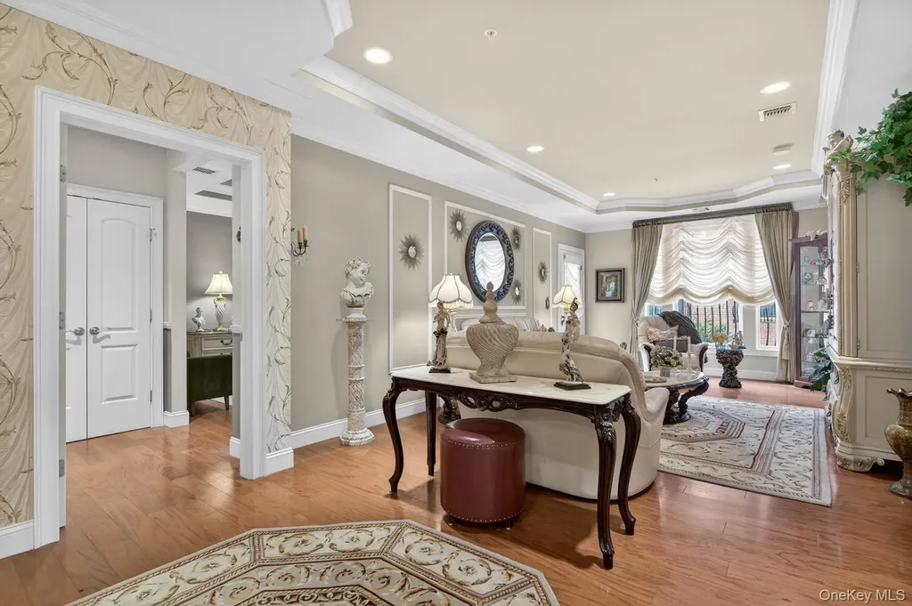 366 Roosevelt Way Westbury NY 11590