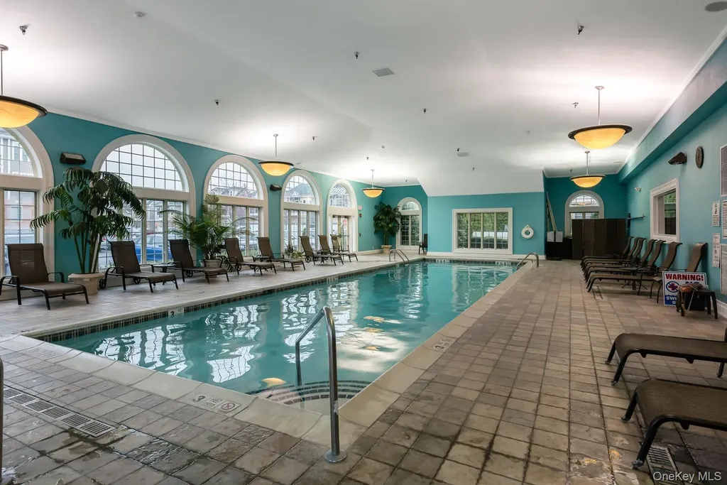 366 Roosevelt Way Westbury NY 11590