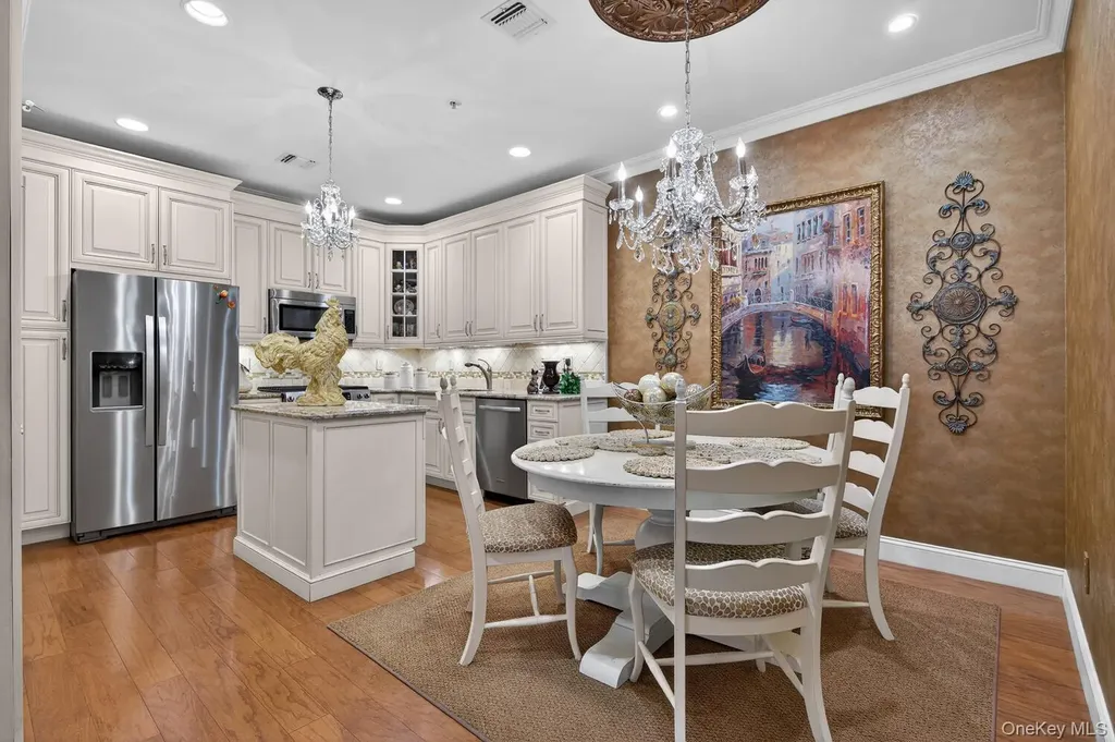 366 Roosevelt Way Westbury NY 11590