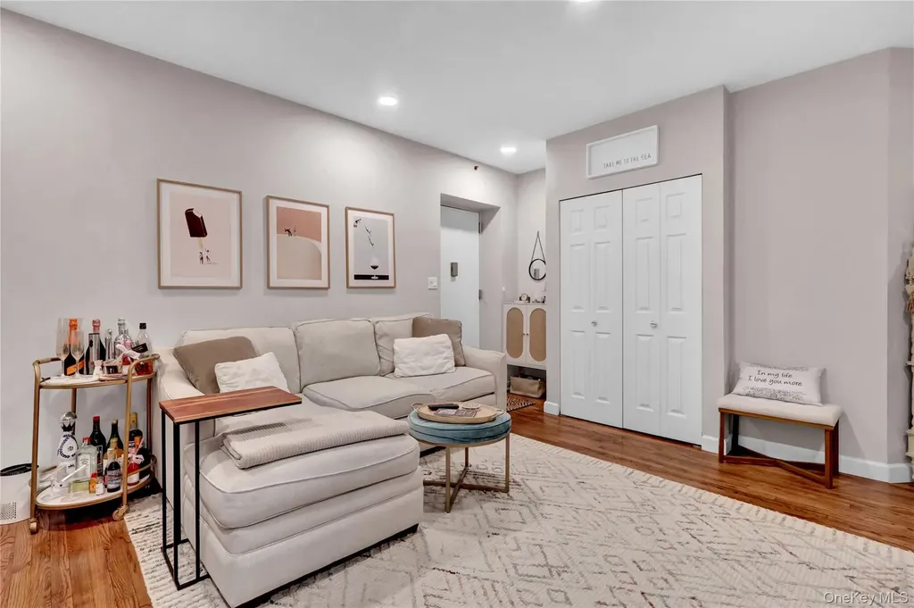 25 W Broadway Long Beach NY 11561
