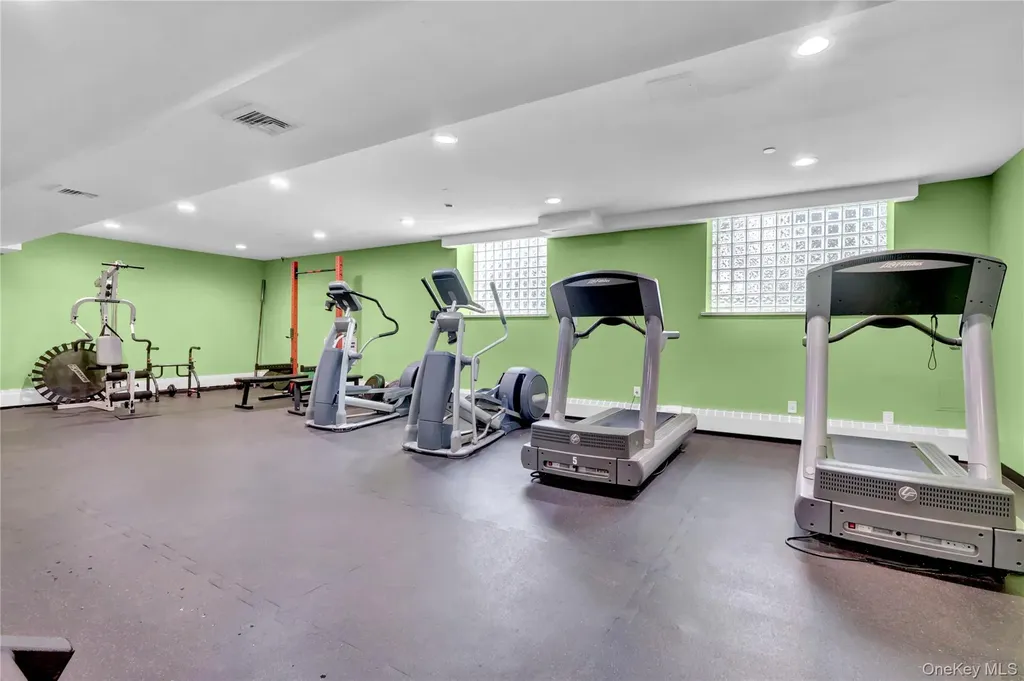 25 W Broadway Long Beach NY 11561