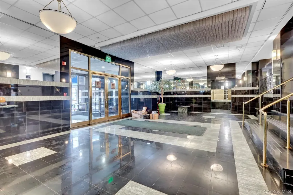 25 W Broadway Long Beach NY 11561