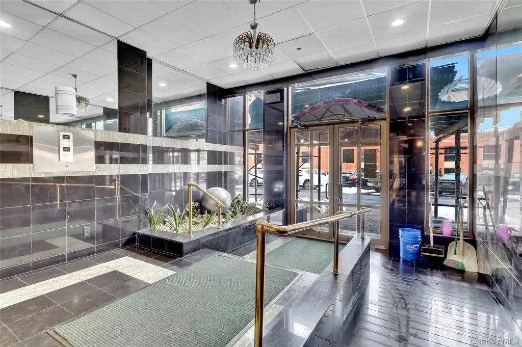 25 W Broadway Long Beach NY 11561