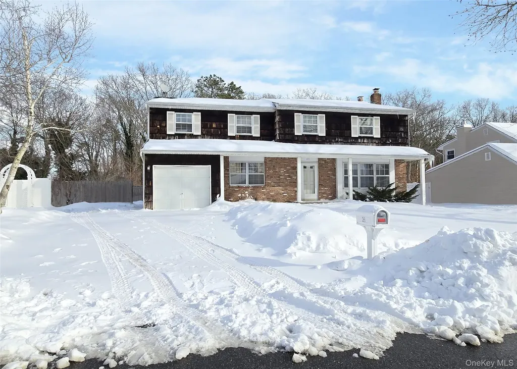 43 Fallen Leaf Road Holbrook NY 11741