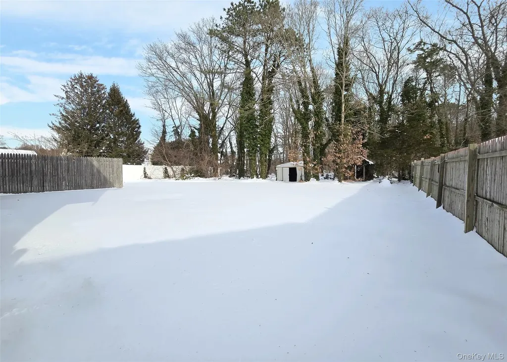 43 Fallen Leaf Road Holbrook NY 11741