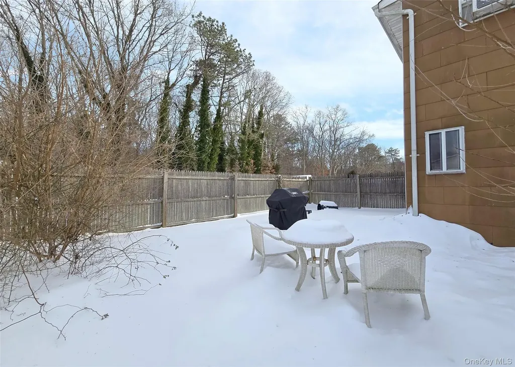 43 Fallen Leaf Road Holbrook NY 11741