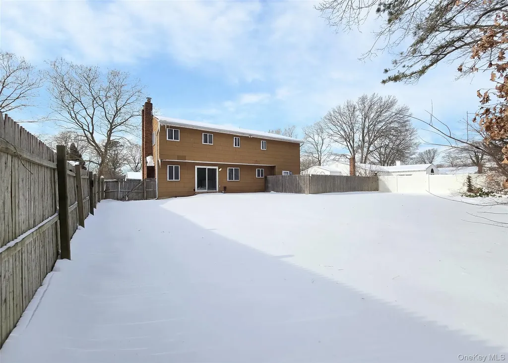 43 Fallen Leaf Road Holbrook NY 11741
