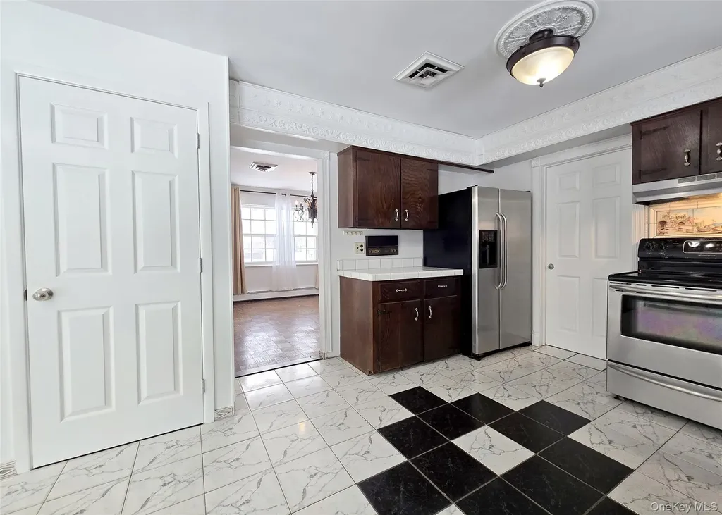 43 Fallen Leaf Road Holbrook NY 11741