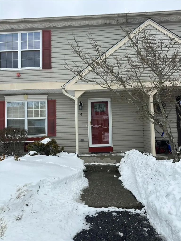 4 Marian Court Warwick NY 10990