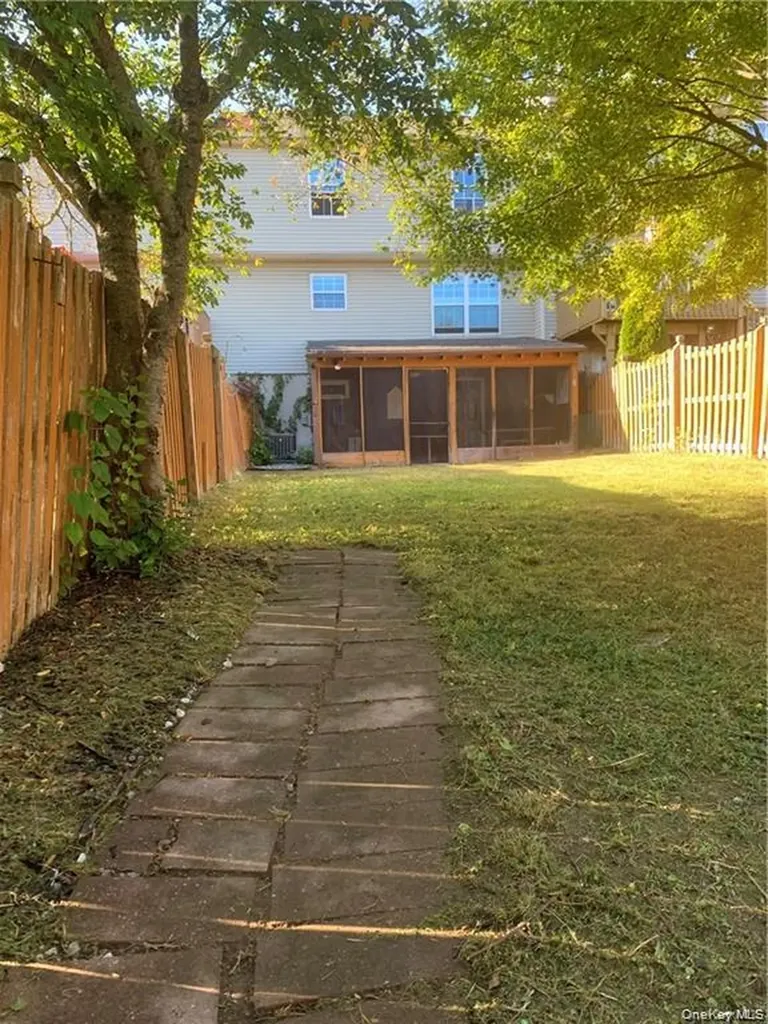 4 Marian Court Warwick NY 10990