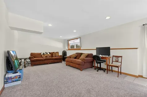 68 Blackberry Way Hopewell Junction NY 12533