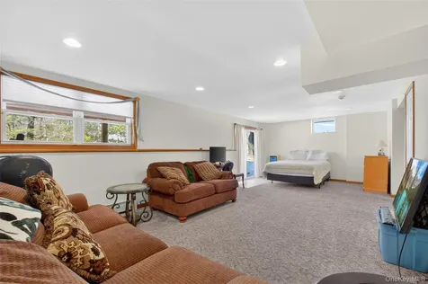 68 Blackberry Way Hopewell Junction NY 12533