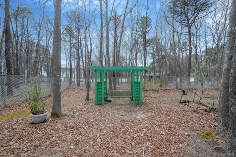 22 Jerusalem Hollow Road Manorville NY 11949