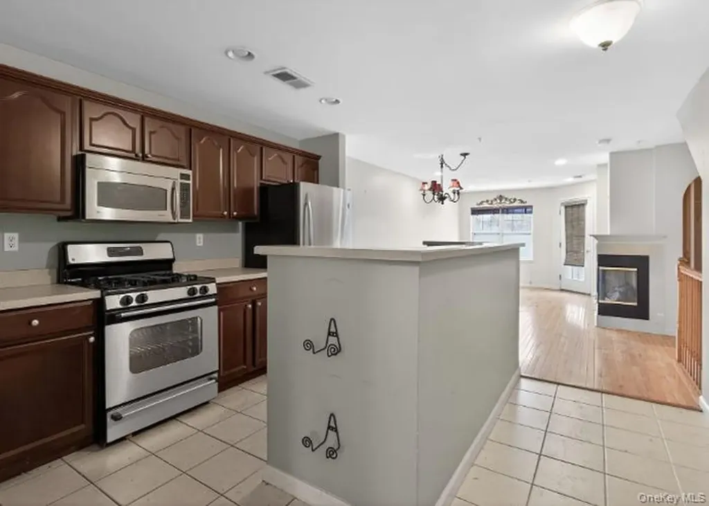 414 Highridge Court Peekskill NY 10566