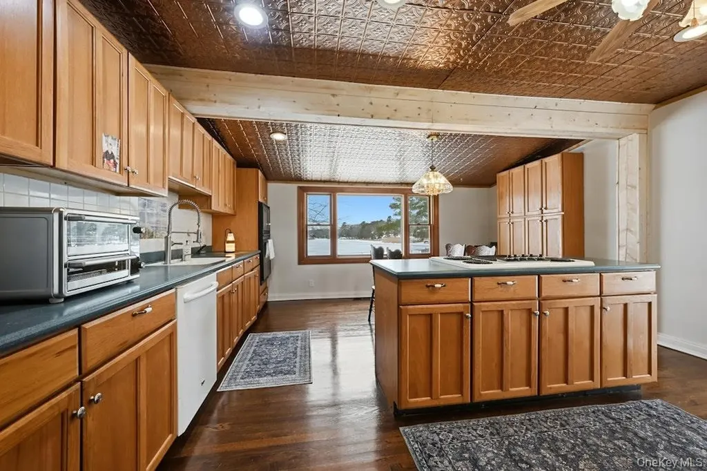 63 Lakeside Trail Ridge NY 11961