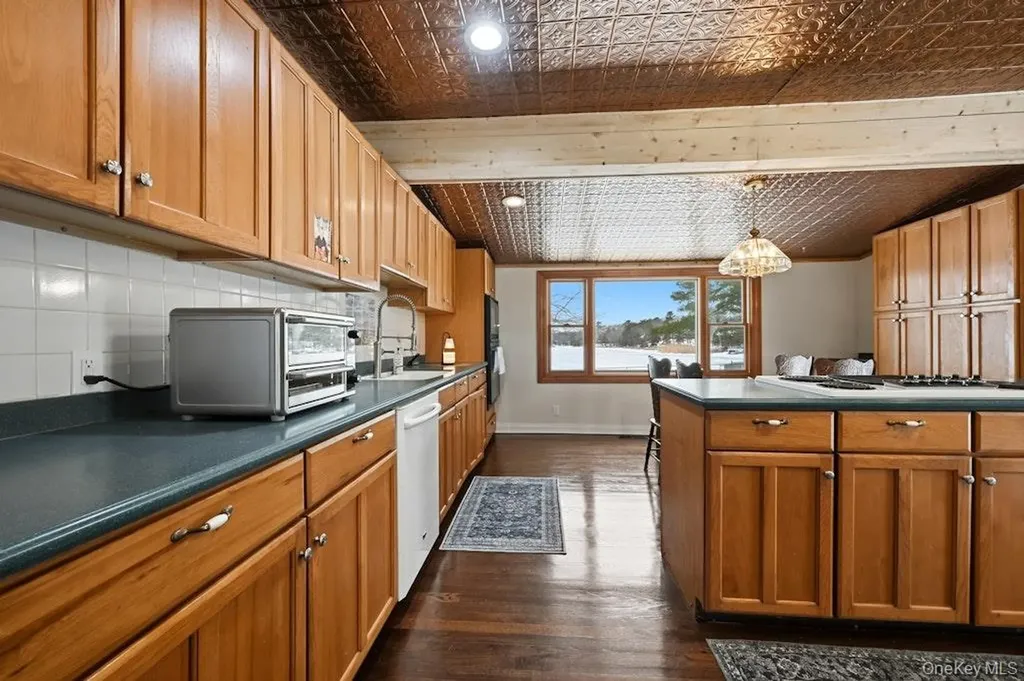 63 Lakeside Trail Ridge NY 11961