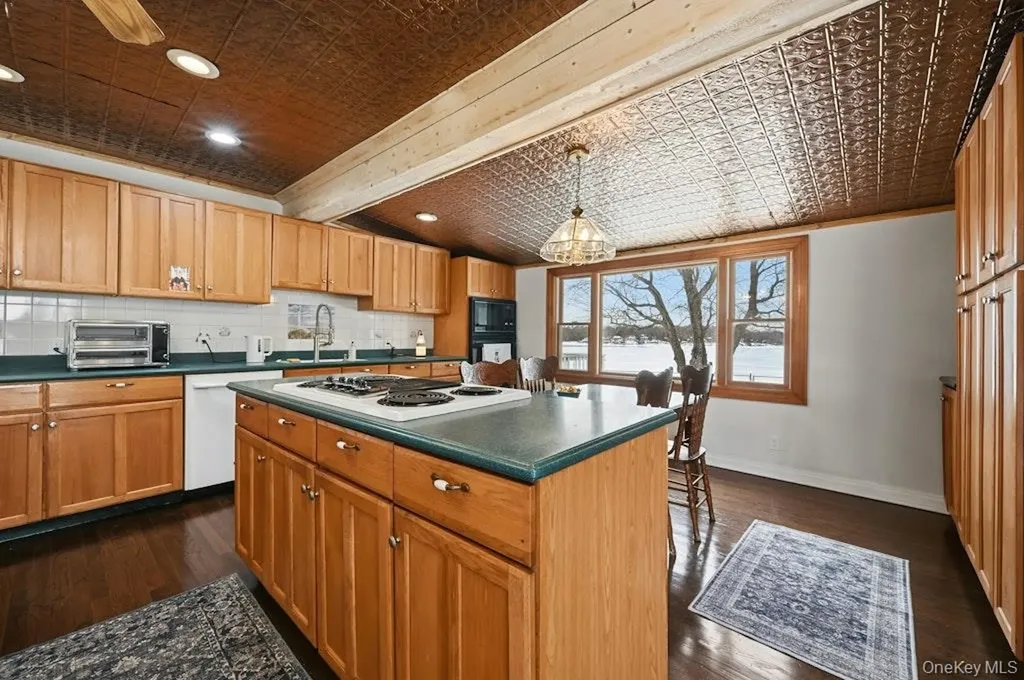 63 Lakeside Trail Ridge NY 11961