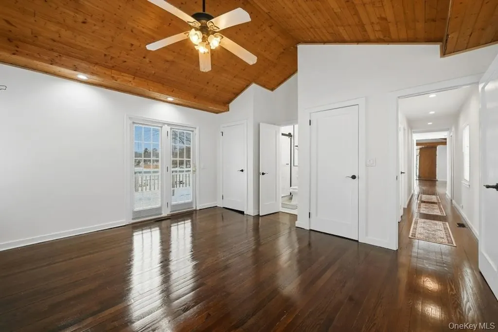 63 Lakeside Trail Ridge NY 11961