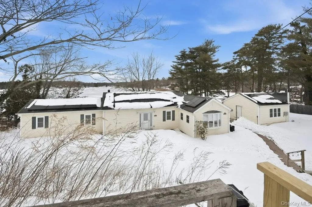 63 Lakeside Trail Ridge NY 11961