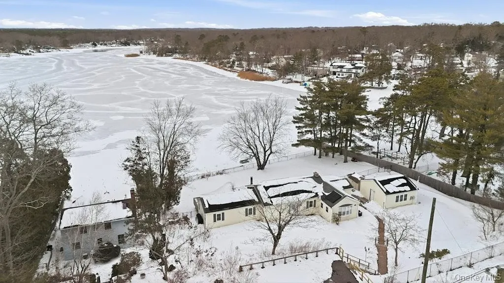 63 Lakeside Trail Ridge NY 11961