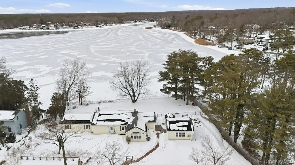 63 Lakeside Trail Ridge NY 11961