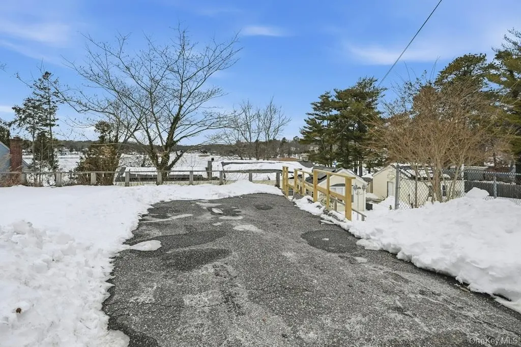 63 Lakeside Trail Ridge NY 11961