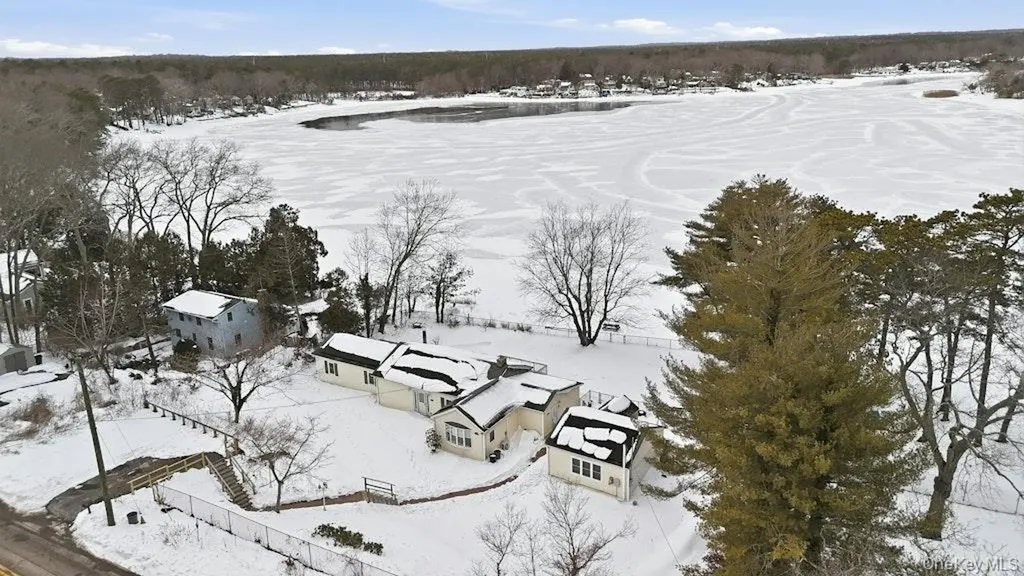 63 Lakeside Trail Ridge NY 11961