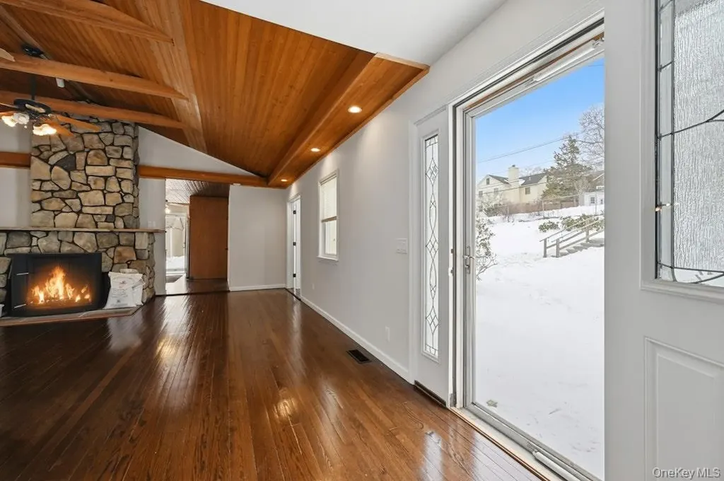63 Lakeside Trail Ridge NY 11961