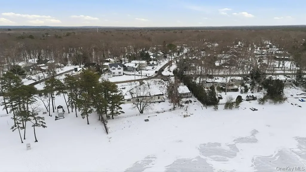 63 Lakeside Trail Ridge NY 11961