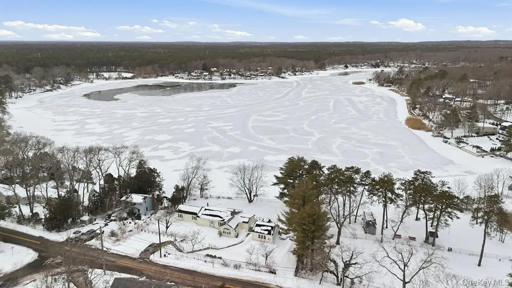 63 Lakeside Trail Ridge NY 11961