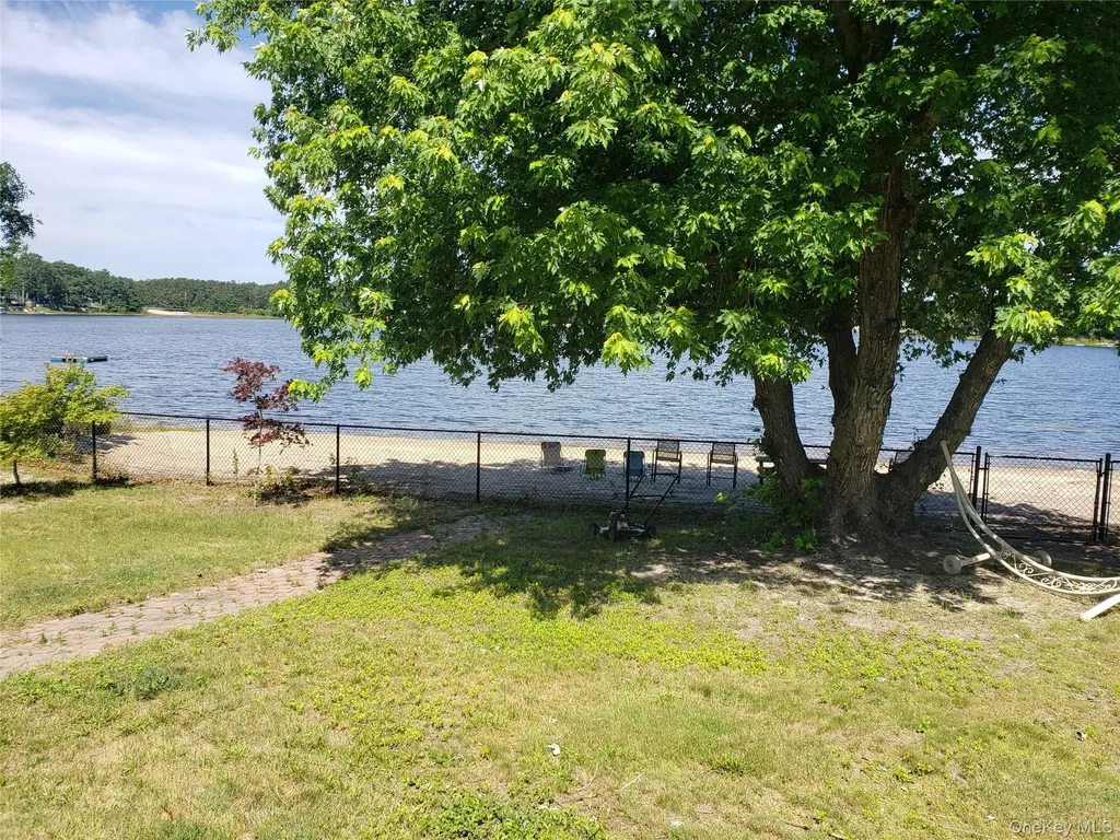 63 Lakeside Trail Ridge NY 11961