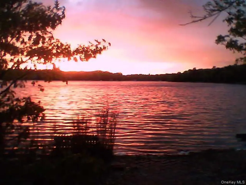 63 Lakeside Trail Ridge NY 11961