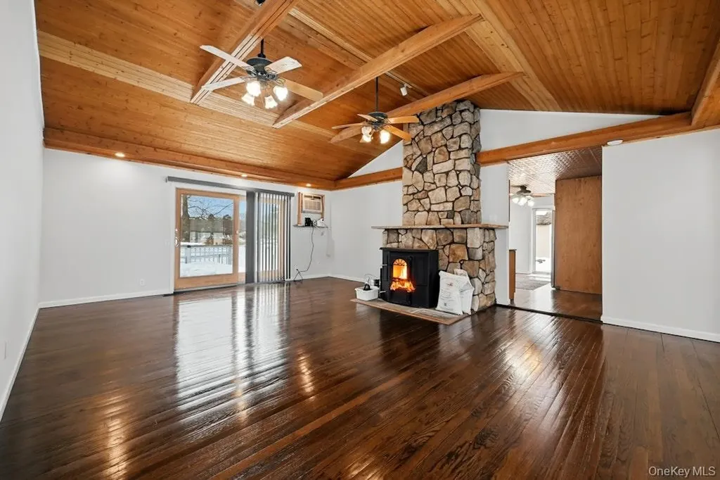 63 Lakeside Trail Ridge NY 11961