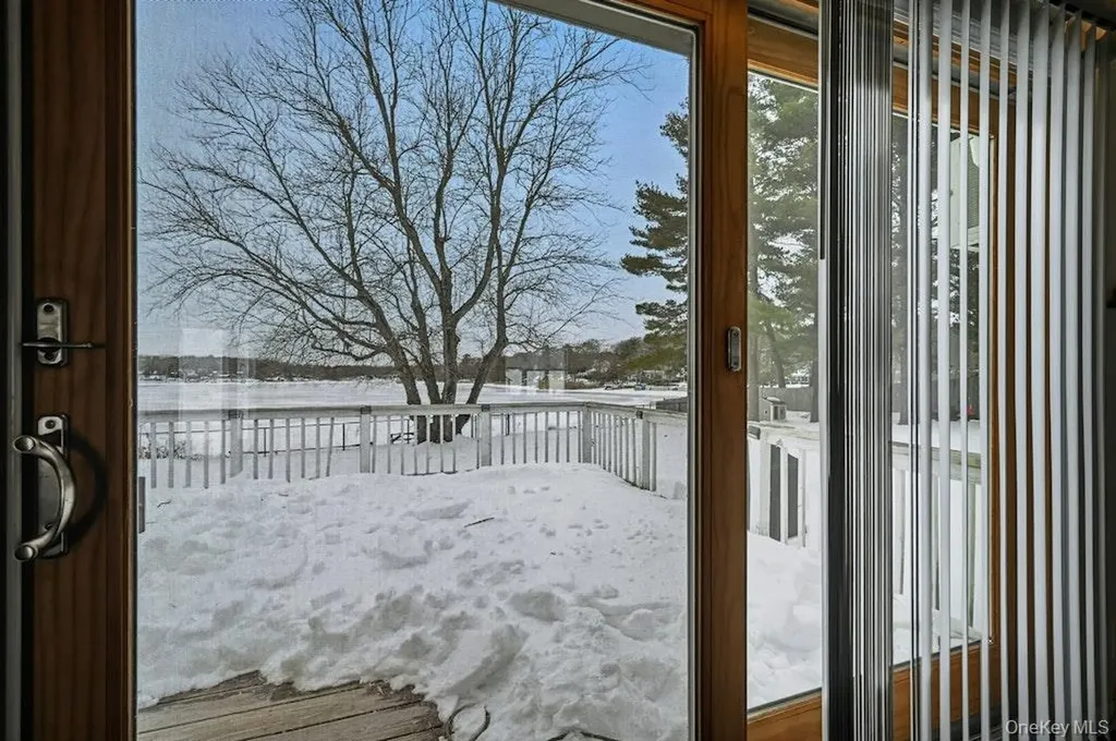 63 Lakeside Trail Ridge NY 11961