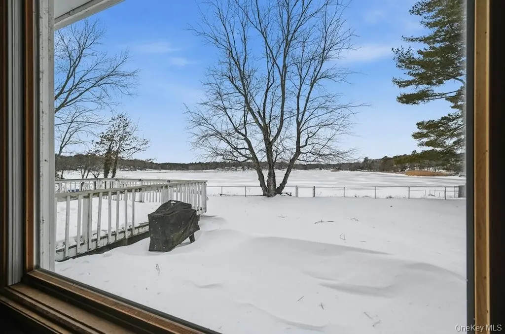 63 Lakeside Trail Ridge NY 11961