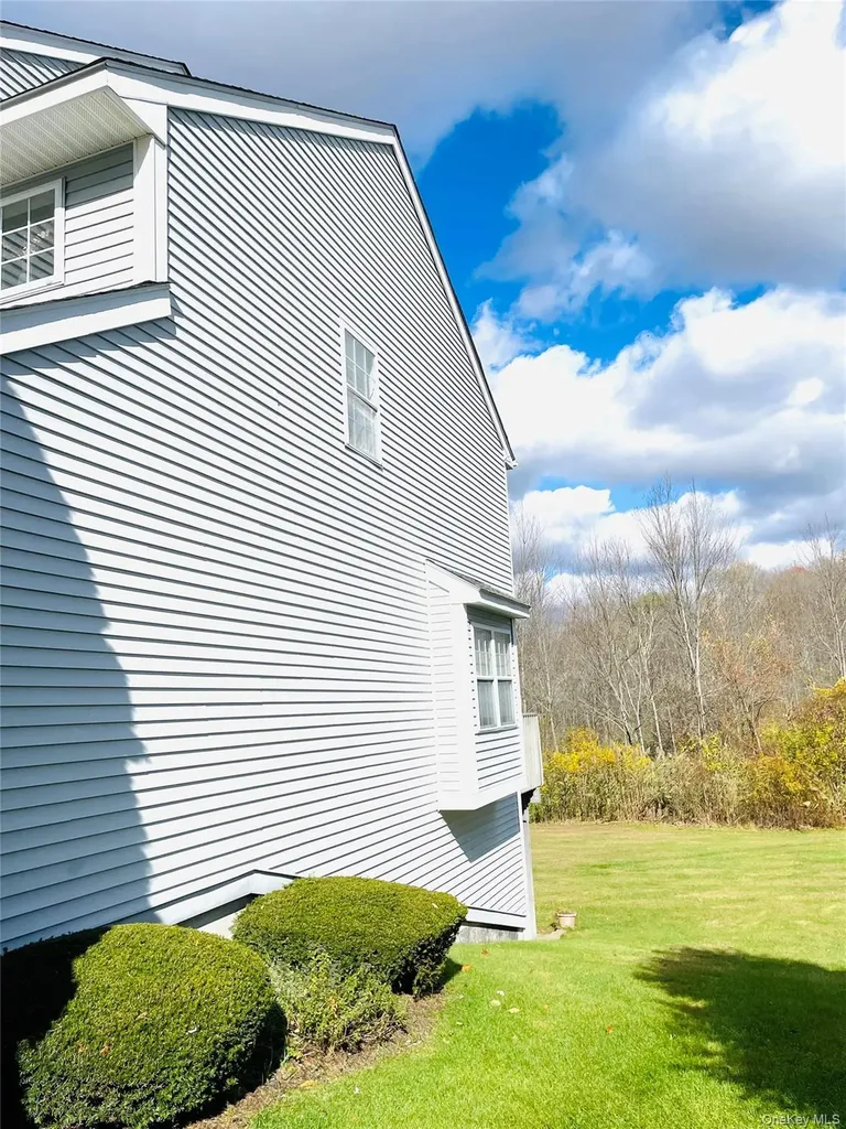 10 Timberline Trail Pawling NY 12564